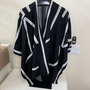 Calvin Klein Black and White Womens One Size Heavyweight Poncho NWT